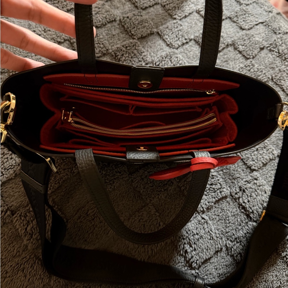 Maison De Sabre Hello Kitty Tote - Picture 2 of 6